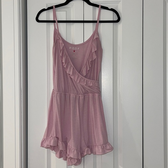 Women’s POOF NY Light Pink Ruffle Romper Small - Picture 4 of 8